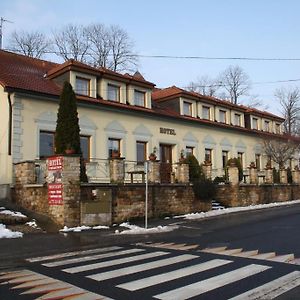 Hotel Bouček Mochov Exterior photo